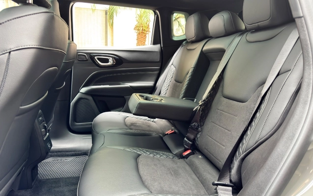 imagem-https://www.socarrao.com.br/sc-vehicle-images-prod/4253604/1790883155443-N2NjNjU5OTctZjM1YS00MWY5LWIwNjUtZmM2NjBjMjA5YjAxLmpwZWc.jpeg