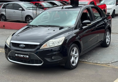 Ford Focus 2011 Preto — foto 1 de 3