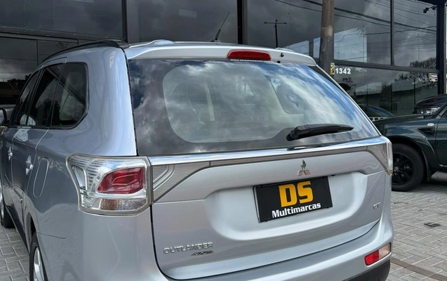 imagem-https://www.socarrao.com.br/sc-vehicle-images-prod/4254061/1790886183275-afb8b0ab-22c7-471b-9cf0-58c48278d9c8.jpg