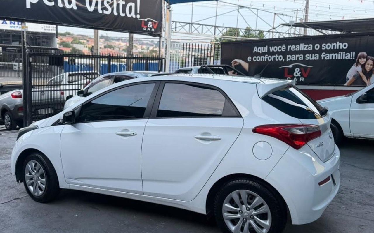 imagem-https://www.socarrao.com.br/sc-vehicle-images-prod/4254063/1790887293057-ZTgwZTBkNDktMjQ2Mi00M2ZjLWE2YjMtN2FjNjQyYjY5NjEwLmpwZWc.jpeg