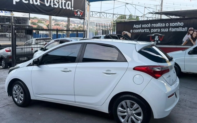 imagem-https://www.socarrao.com.br/sc-vehicle-images-prod/4254063/1790887293057-ZTgwZTBkNDktMjQ2Mi00M2ZjLWE2YjMtN2FjNjQyYjY5NjEwLmpwZWc.jpeg