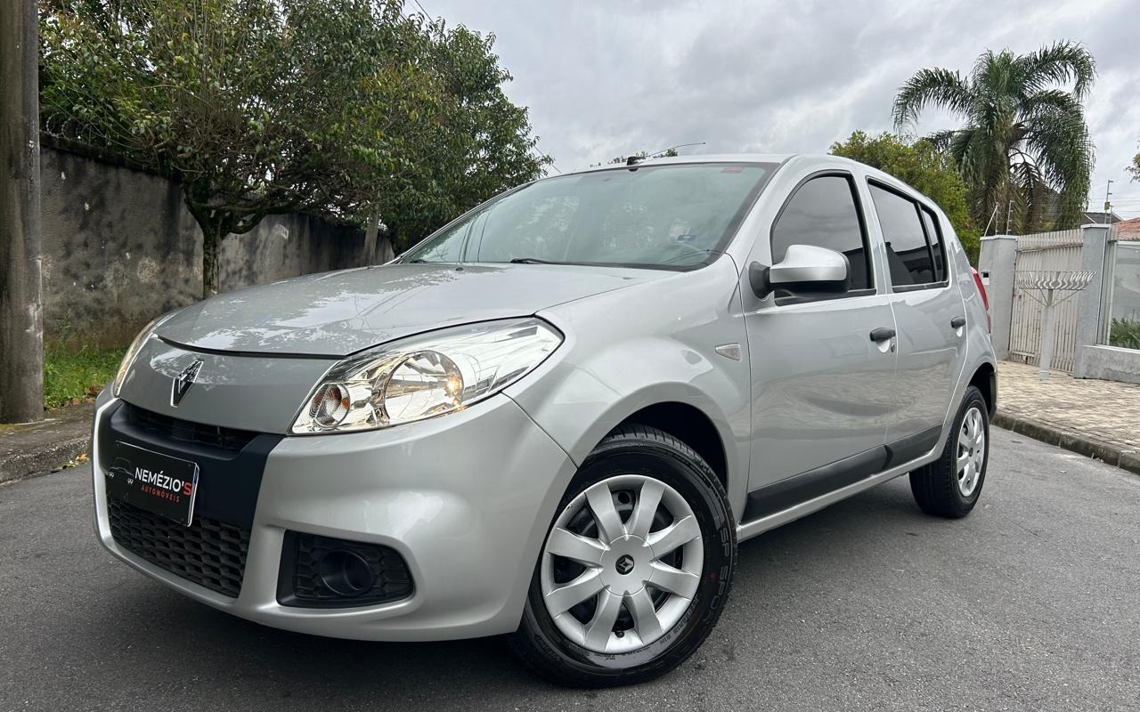 Renault Sandero 2012 Prata — foto 1 de 3
