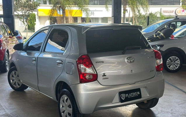 imagem-https://www.socarrao.com.br/sc-vehicle-images-prod/4254181/1792523248051-bb60629871504c05ac97f64f558842f6_1792523222264.jpg