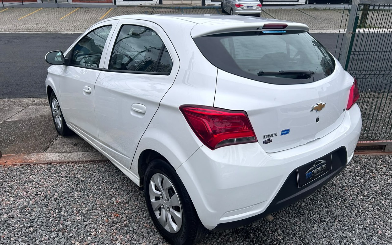 imagem-https://www.socarrao.com.br/sc-vehicle-images-prod/4255129/1790893654287-V2hhdHNBcHAgSW1hZ2UgMjAyNi0wOS0xMiBhdCAxNy41MC40NSAoNSkuanBlZw.jpeg