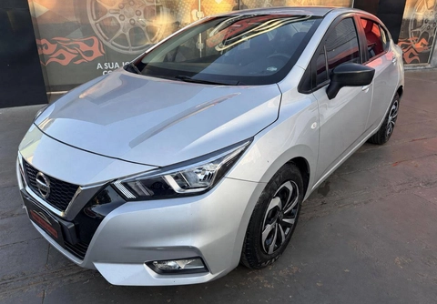 Nissan VERSA 2023 Prata — foto 1 de 3