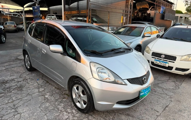 imagem-https://www.socarrao.com.br/sc-vehicle-images-prod/4259754/1790940727603-V2hhdHNBcHAgSW1hZ2UgMjAyNi0wNy0zMCBhdCAxNS4wNS4yMSAoMSkuanBlZw.jpeg