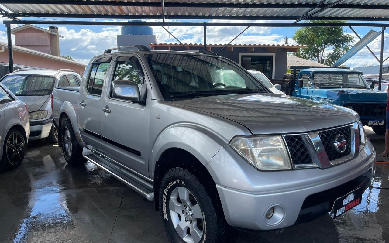 Nissan Frontier 2011 Cinza — foto 1 de 3
