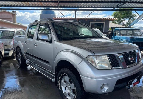 Nissan Frontier 2011 Cinza — foto 1 de 3