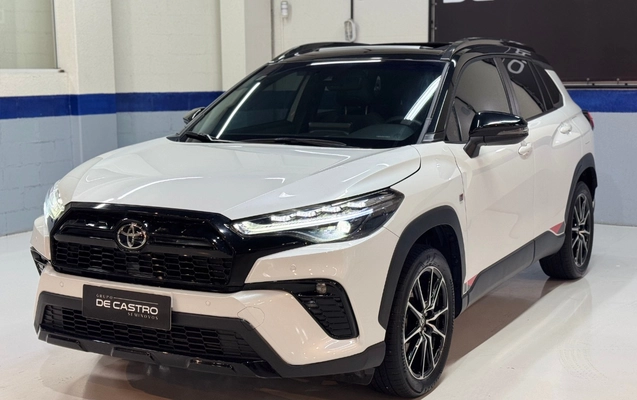imagem-https://www.socarrao.com.br/sc-vehicle-images-prod/4259862/1790942445313-VE9ZT1RBIENPUk9MTEEgQ1JPU1MgR1JTIC0gQlJBTkNPIC0gMjAyNSAtIFRBUy0zQzUwICgyKS5wbmc.png