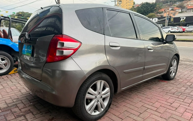 imagem-https://www.socarrao.com.br/sc-vehicle-images-prod/4259864/1790942480333-V2hhdHNBcHAgSW1hZ2UgMjAyNi0wNy0yNCBhdCAxMC4xMC41MSAoMSkuanBlZw.jpeg