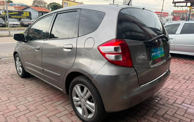 imagem-https://www.socarrao.com.br/sc-vehicle-images-prod/4259864/1790942480537-V2hhdHNBcHAgSW1hZ2UgMjAyNi0wNy0yNCBhdCAxMC4xMC41MCAoMSkuanBlZw.jpeg