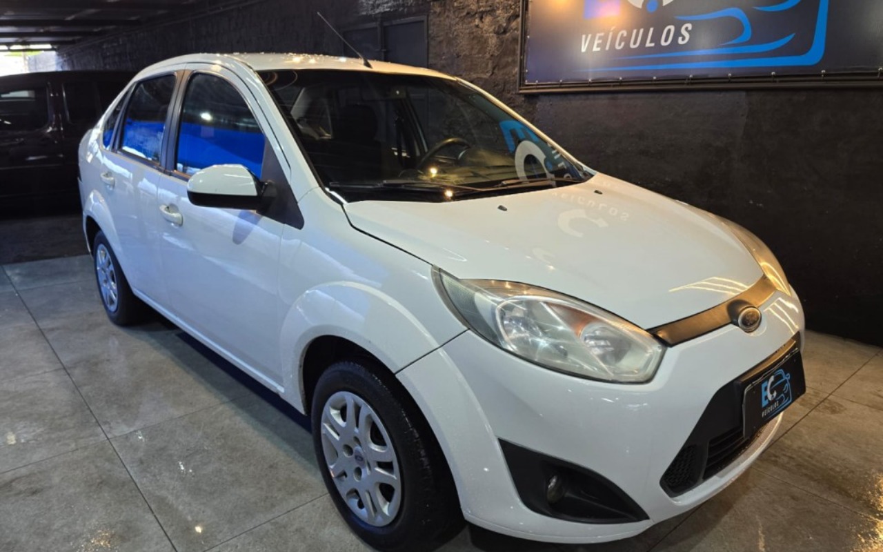 imagem-https://www.socarrao.com.br/sc-vehicle-images-prod/4260231/1790944003721-My01ZGU0NjRmMjAxNWE0YzMzMTU2YzFkOGI1YzRkYTUyZC5qcGc.jpg
