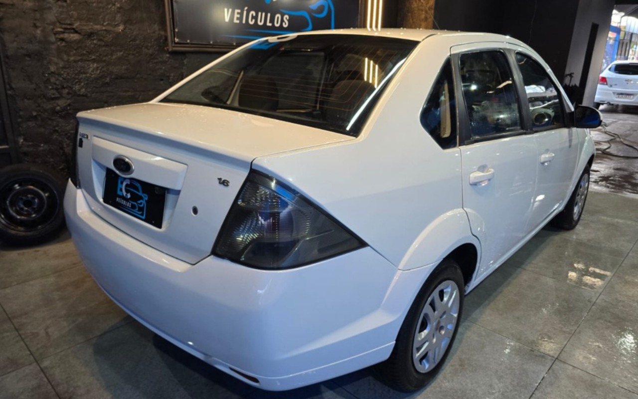 imagem-https://www.socarrao.com.br/sc-vehicle-images-prod/4260231/1790944004026-Ni04NjMzNzIwNmQ4YjI3ZDE0NmRhN2I1OGNkMDMxZDU1ZC5qcGc.jpg