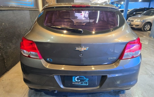imagem-https://www.socarrao.com.br/sc-vehicle-images-prod/4260245/1790944145352-NS1iYWEzNjVmZDdhOTBiOTM1MTY2NmEyNmNlNjI5ZDYxMS5qcGc.jpg