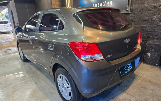 imagem-https://www.socarrao.com.br/sc-vehicle-images-prod/4260245/1790944145414-Ni1jYzI0MDE4M2NlN2Y3ZjYwOTY2YWExYjk0ZTAxYTdlZS5qcGc.jpg