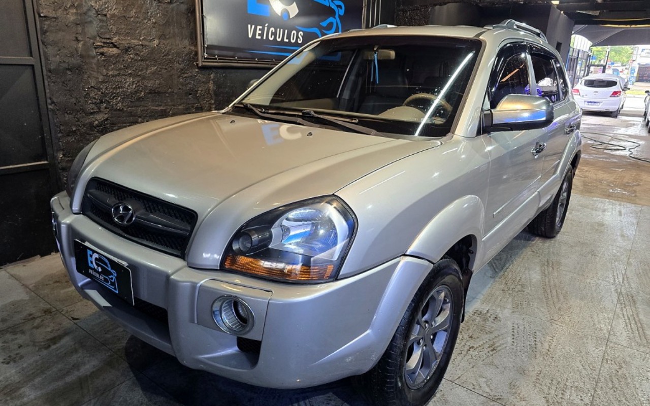 Hyundai Tucson 2.0 16V Mec. 2010 Prata — foto 1 de 3