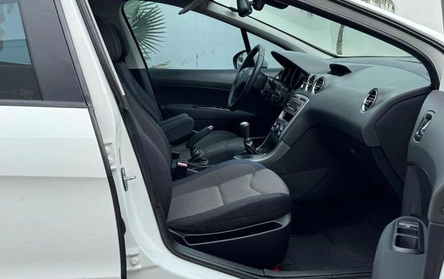 imagem-https://www.socarrao.com.br/sc-vehicle-images-prod/4260560/1791764733207-8536591_16_B_7314e25f84.jpeg