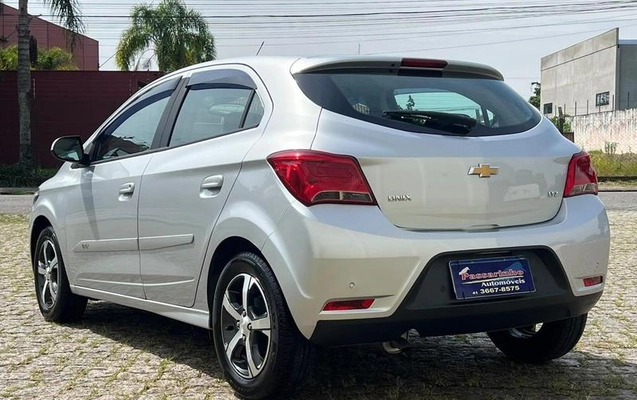 imagem-https://www.socarrao.com.br/sc-vehicle-images-prod/4260561/1791642322532-8536470_16_B_8e37b3cca8.jpeg