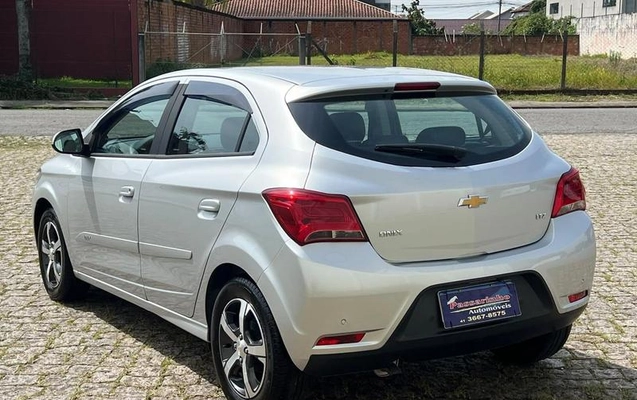imagem-https://www.socarrao.com.br/sc-vehicle-images-prod/4260561/1791642322553-8536470_6_B_cac2592729.jpeg