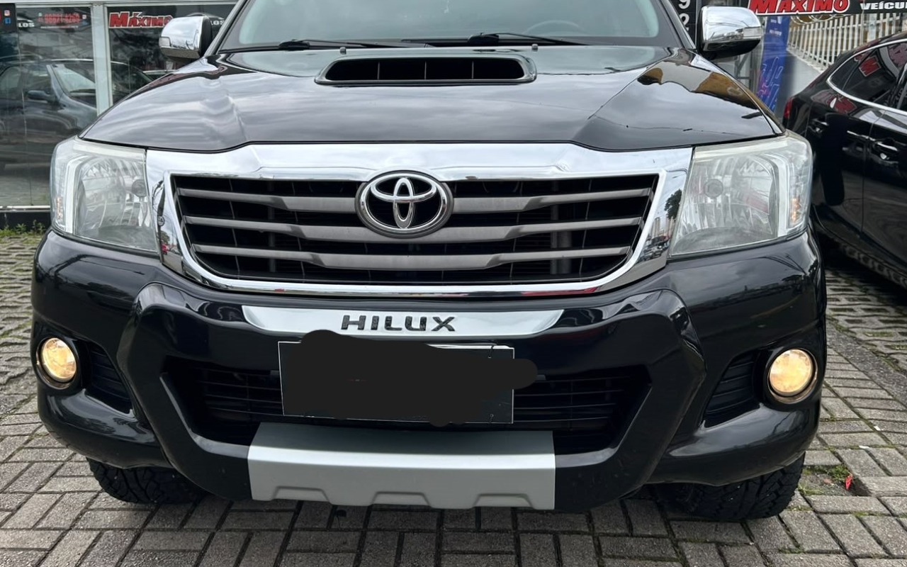 Toyota Hilux 2014 Preto — foto 1 de 3
