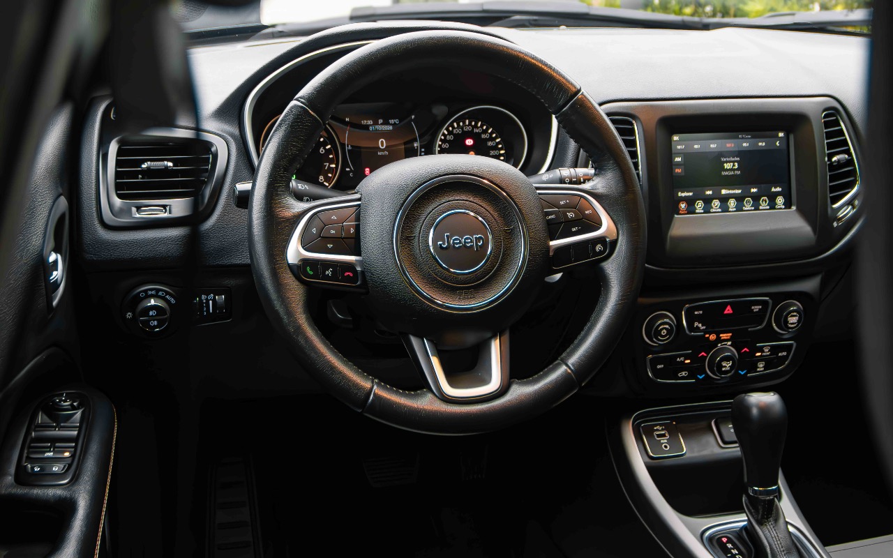 imagem-https://www.socarrao.com.br/sc-vehicle-images-prod/4261156/1790950005588-SU1HXzI2OTEuanBn.jpg