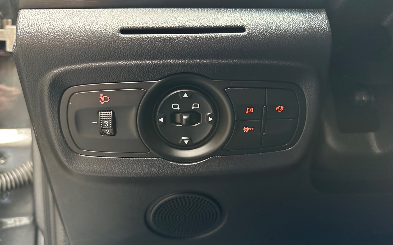 imagem-https://www.socarrao.com.br/sc-vehicle-images-prod/4261276/1790950960483-SU1HXzAzNDUuanBlZw.jpeg