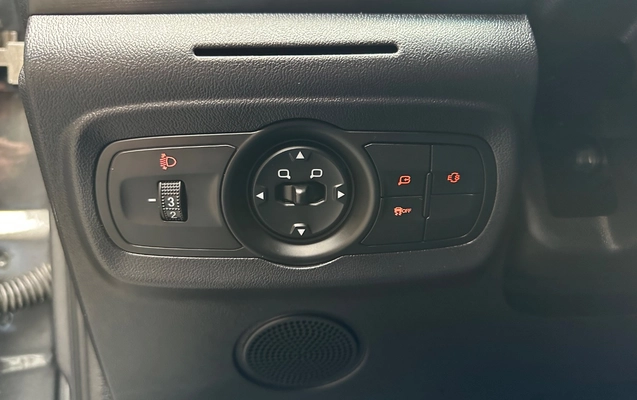 imagem-https://www.socarrao.com.br/sc-vehicle-images-prod/4261276/1790950960483-SU1HXzAzNDUuanBlZw.jpeg