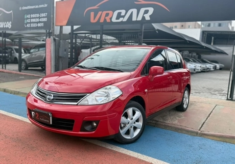 Nissan TIIDA 2011 Vermelho — foto 1 de 3