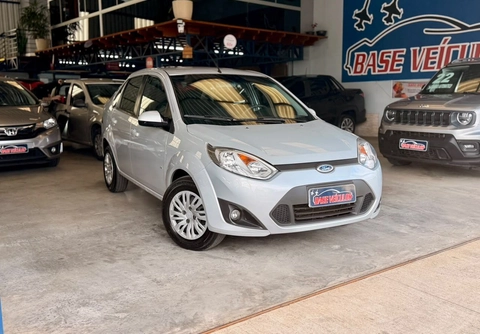 Ford Fiesta 2014 Prata — foto 1 de 3
