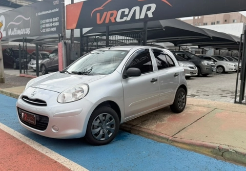 Nissan MARCH 1.0 16V Flex Fuel 5p 2013 Prata — foto 1 de 3