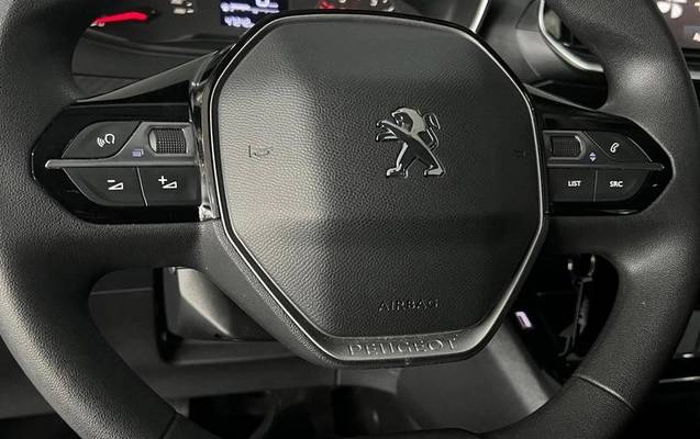 imagem-https://www.socarrao.com.br/sc-vehicle-images-prod/4261865/1791203238931-8535756_17_B_86d2bd304a.jpeg