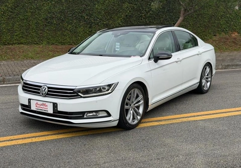 Volkswagen Passat 2018 Branco — foto 1 de 3