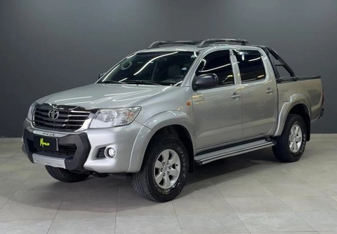 Toyota Hilux 2015 Prata — foto 1 de 3