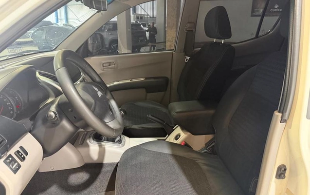imagem-https://www.socarrao.com.br/sc-vehicle-images-prod/4262127/1790958208933-8537367_7_B_9a3c330f84.jpeg