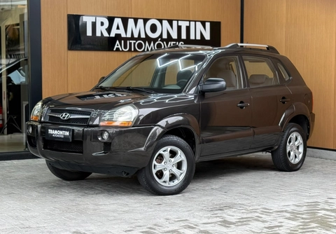 Hyundai Tucson 2.0 16V Mec. 2011 Preto — foto 1 de 3