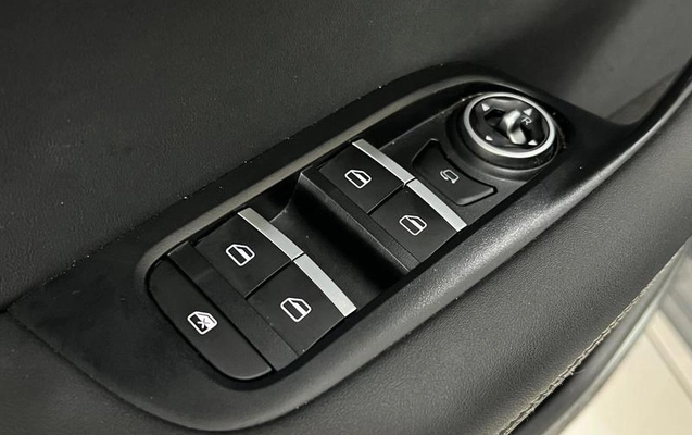 imagem-https://www.socarrao.com.br/sc-vehicle-images-prod/4262257/1791163351345-8535679_17_B_67e252d594.jpeg