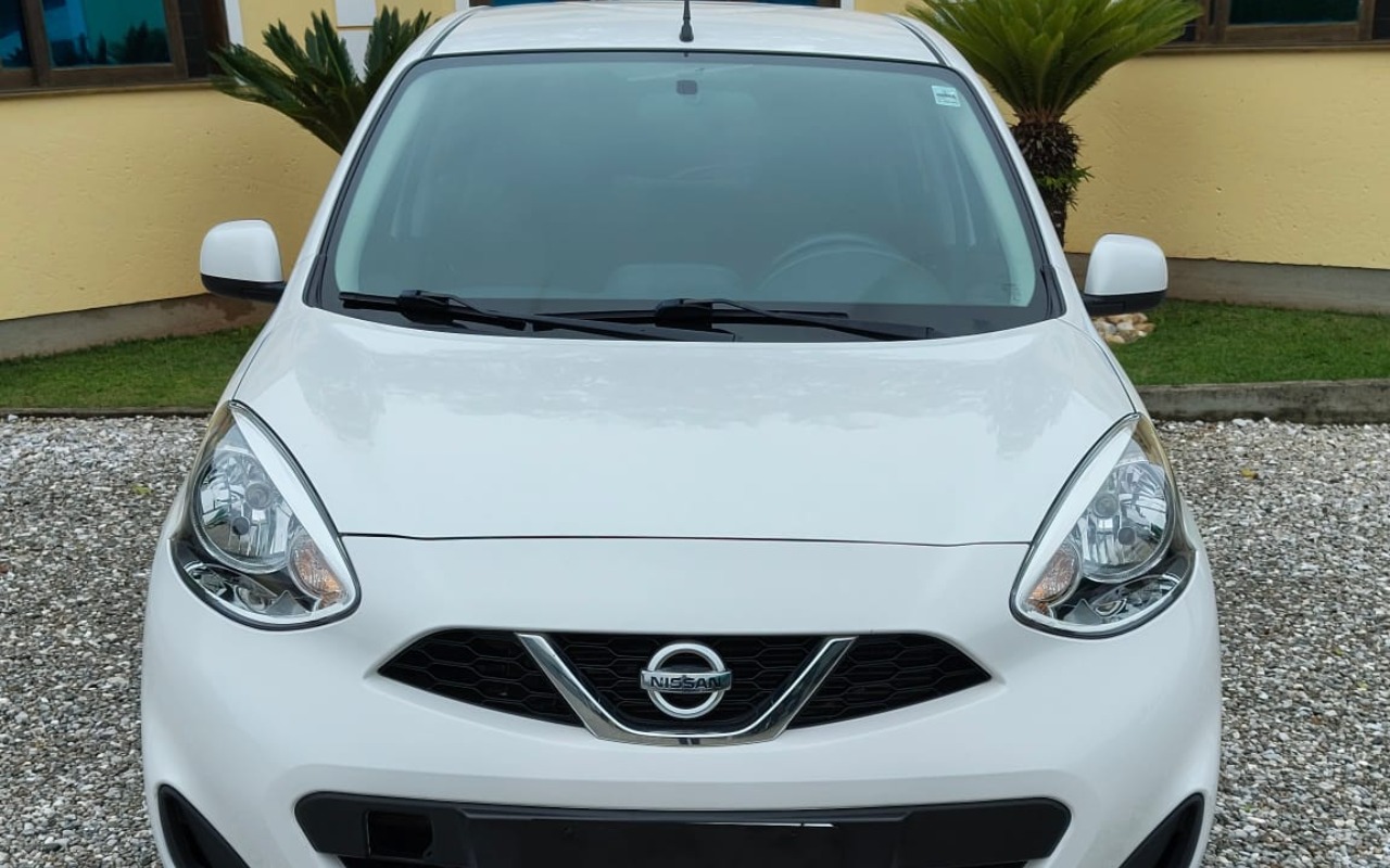 Nissan MARCH 1.0 12V Flex 5p 2015 Branco — foto 1 de 3