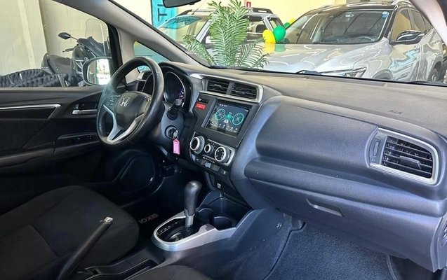 imagem-https://www.socarrao.com.br/sc-vehicle-images-prod/4263040/1790962552236-8207209_3_B_7c5abbab3a.jpeg