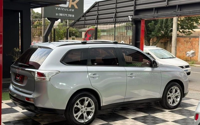 imagem-https://www.socarrao.com.br/sc-vehicle-images-prod/4263562/1790966227650-8538678_8_B_f1eb1edae6.jpeg