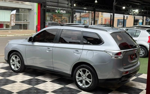 imagem-https://www.socarrao.com.br/sc-vehicle-images-prod/4263562/1790966227653-8538678_8_B_fb70bfc4d6.jpeg