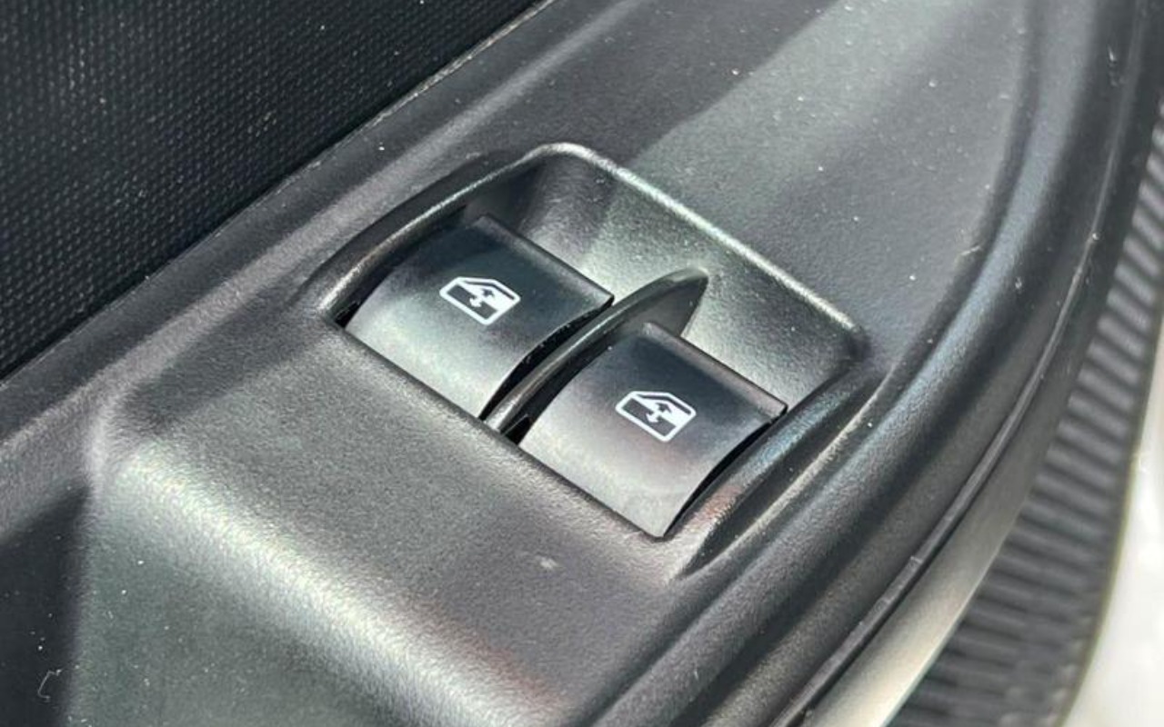 imagem-https://www.socarrao.com.br/sc-vehicle-images-prod/4263822/1790968120798-ODUyOTk0M182X0JfOTg1YWI1YjIyMC5qcGVn.jpeg