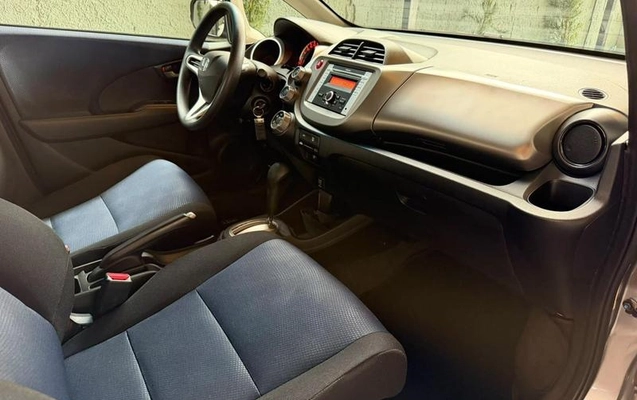 imagem-https://www.socarrao.com.br/sc-vehicle-images-prod/4263838/1790968189532-8535503_13_B_ee80732827.jpeg