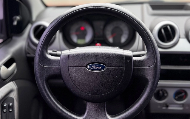 imagem-https://www.socarrao.com.br/sc-vehicle-images-prod/4263864/1790968397939-SU1HLTIwMjYxMDAyLVdBMDEwNS5qcGc.jpg