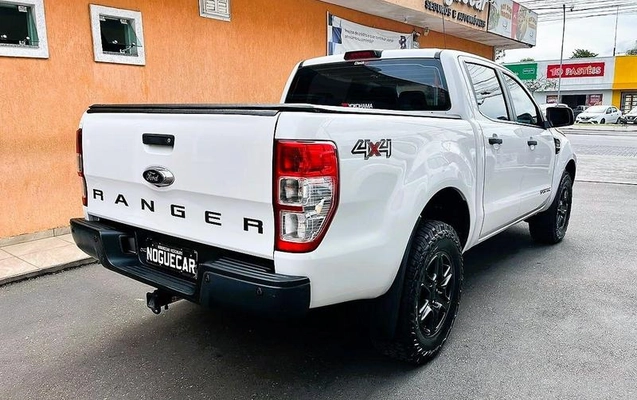 imagem-https://www.socarrao.com.br/sc-vehicle-images-prod/4264333/1790972441279-8539418_14_B_be360c8095.jpeg