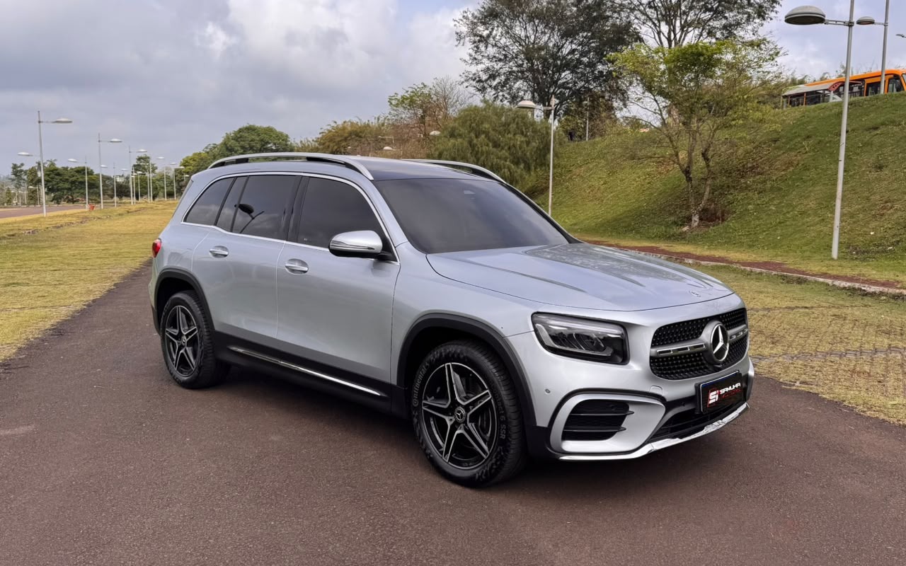 Mercedes-Benz GLB 2026 Prata — foto 1 de 3