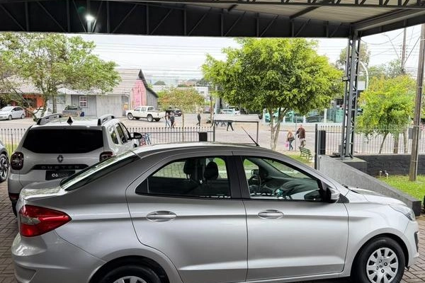 imagem-https://www.socarrao.com.br/sc-vehicle-images-prod/4264791/1790974318687-8539725_14_B_03c98b7319.jpeg