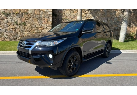 Toyota Hilux SW4 2018 Preto — foto 1 de 3
