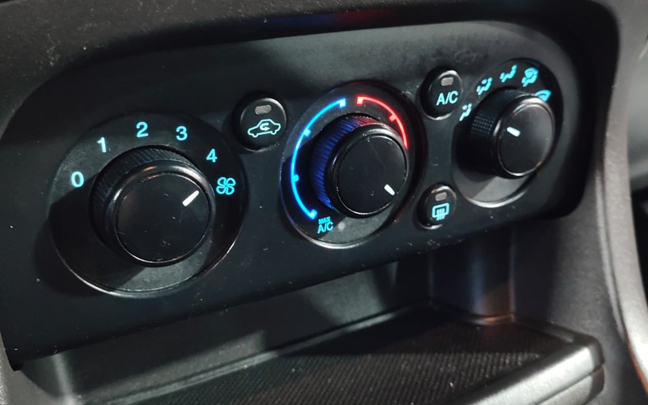 imagem-https://www.socarrao.com.br/sc-vehicle-images-prod/4265500/1790980225242-V2hhdHNBcHAgSW1hZ2UgMjAyNi0xMC0wMiBhdCAxOC4wMy40OSAoMSkuanBlZw.jpeg