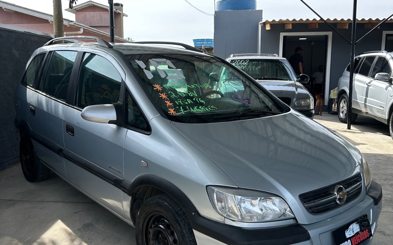 Chevrolet Zafira 2010 Cinza — foto 1 de 3