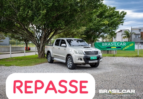 Toyota Hilux 2013 Bege — foto 1 de 3